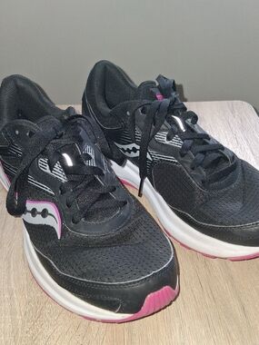 Saucony Women's Black and Pink Running Sneakers Size 10 WIDE